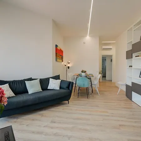 Modern In - Happy Apartment